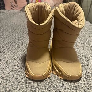 preschool yeezy boots